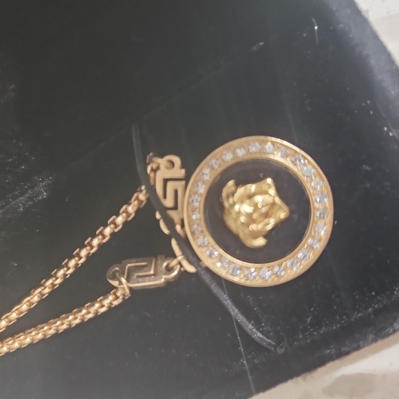 Authentic Versace Medusa medallion necklace - Picture 9 of 9